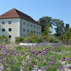 Schlossgarten+Schloss+Kremsegg